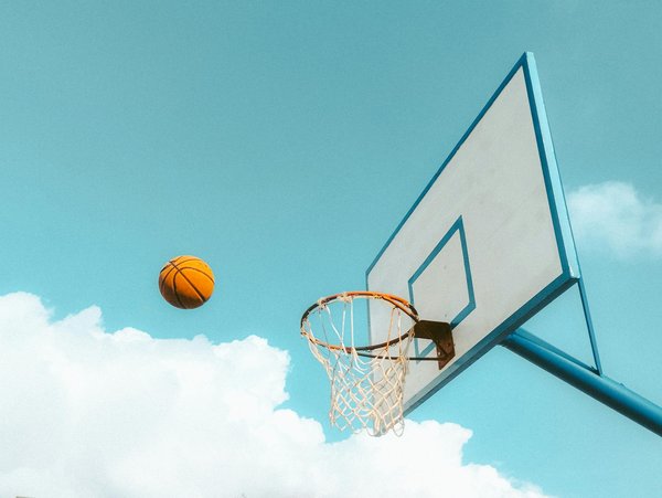 Quelles sont les meilleures ressources en ligne pour apprendre et progresser au basket ?